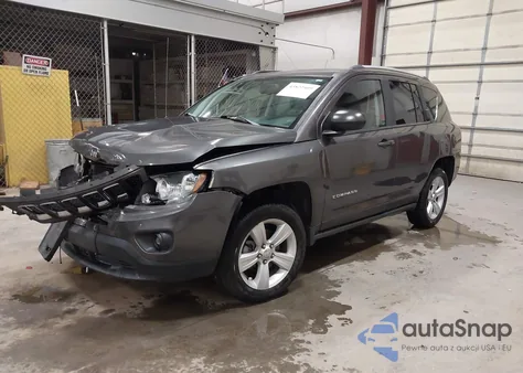 2017 Jeep Compass Sport 4X4 z USA, uszkodzony, nr VIN 1C4NJDBB3HD138113